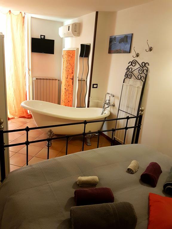 B&B Via Dei Mille Naples Room photo